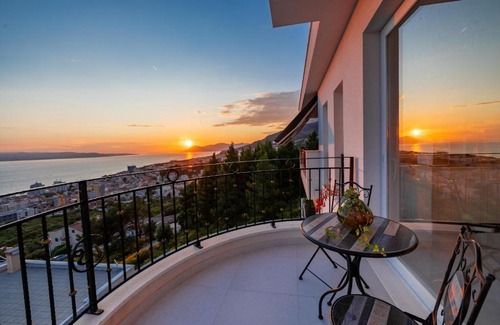 Moca Apartment | New -150m2 Penthouse With Shared Pool - Villa Smaragd