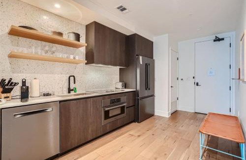 Rainey Street Historic District Apartment | NEW 1BR with Views and Rooftop pool near Rainey St