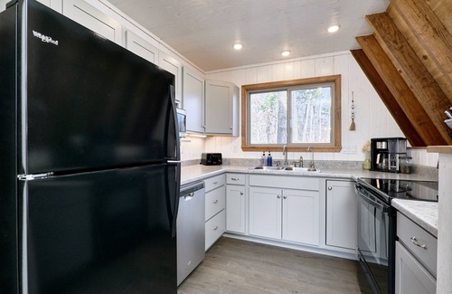 Wright City Ski Chalet | NEW! 2/1.5 Chalet, Outdoor Oasis tucked away on Turrach lake