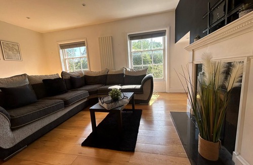 Grimsby Apartment | NEW 2 Bedroom Spacious Flat
