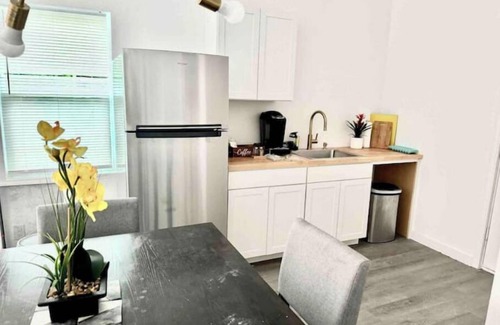 Highland Park House | New 2 bedrooms Casita downtown