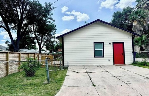 Highland Park House | New 2 bedrooms Casita downtown
