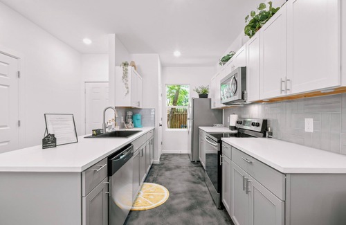 Eastside Promise Neighborhood House | New 2BR/2.5BA Home with Putt-Putt & Arcade, Mins from Downtown & Pearl District