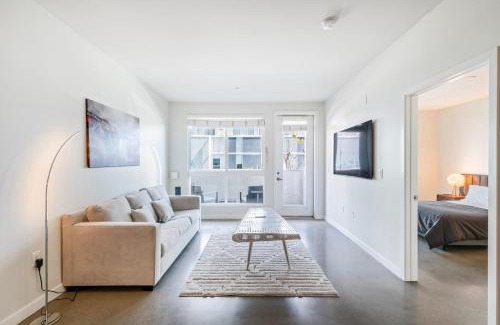 West Hollywood Apartment | New 2BR Luxury Apartment WeHo