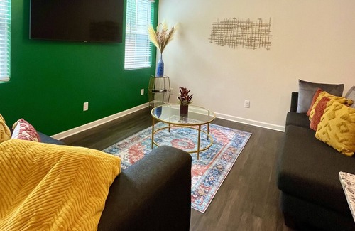 Union City House | NEW!! 3/2.5 in Union City Mins from Airport & ATL!