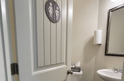 Union City House | NEW!! 3/2.5 in Union City Mins from Airport & ATL!