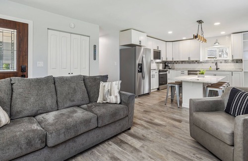 Escanaba House | NEW! 3 bed, 1.5 Bath, Games, WIFI
