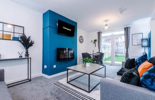 Droylsden House | NEW! 3-Bed Home in Manchester by 53 Degrees Property, Ideal for Contractors & Business Stays, Sleeps 8!