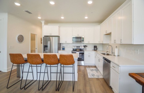 Starkville Condo | New 3BR/3.5BA condo 1.2 miles from MSU and 1.9 miles from the Cotton District!