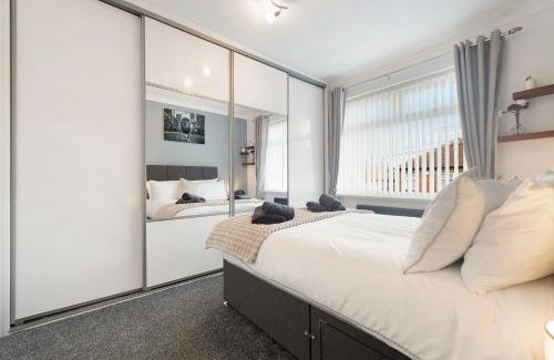 Fenham House | New! 3BR in Baxter Ave