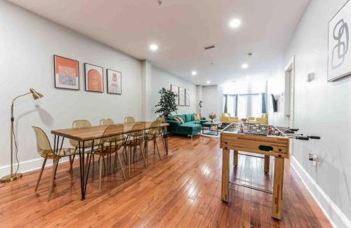 Midtown Village Apartment | NEW 4 Bedroom - 4 Bathroom Center City with Private Rooftop Terrace Sleeps 20)