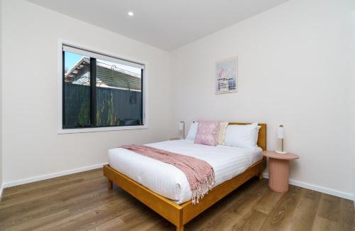 Ainslie House | New 4 bedroom city home with Tesla charger - Hosted by CanStay