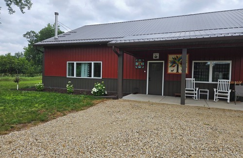 Wautoma House | New 4-bedroom for rent during EAA! Sleeps 17, large loft and three bedrooms!