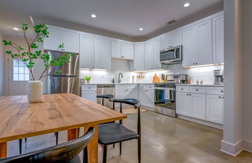 Vollintine-Evergreen House | NEW 4 Bedroom in Midtown Memphis - Just Minutes to Downtown Memphis!