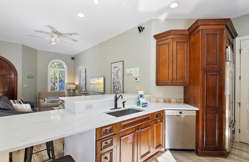 St. Tropez House | ~ New ~ 4Br/3.5Ba ~ Luxury Home ~ 5 Minute Walk to beach