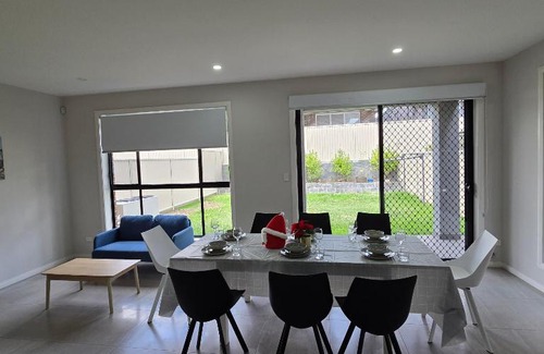 The Ponds Villa | New 5x bedroom The Ponds House