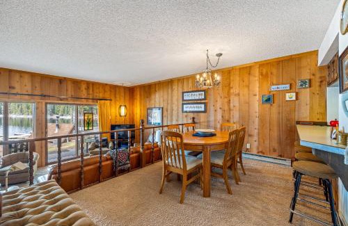 McCall House | New* 70s Lakefront condo - dock - pool - beach -