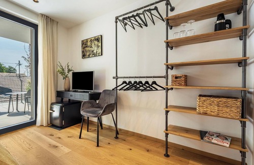 Gargazzone Apartment | New Accommodation "Videre Lodge Double Room" with Mountain View, Wi-Fi & Terrace