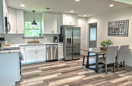 Brenham House | NEW! Air Brenham 1mi to downtown! Pet Friendly!