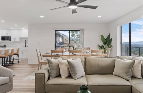 Olympus Cove Villa | NEW! All-New Luxe Stay Views, Sauna & Hot Tub