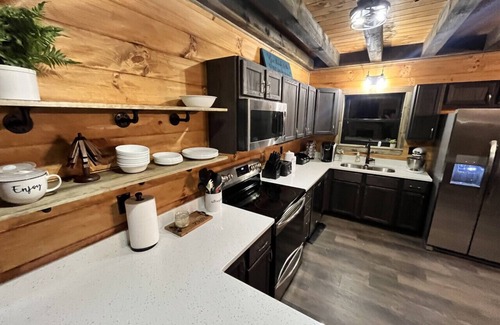 Hallsville Cabin | New Amish built cabin opening up March 14, 2025 near Hocking Hills/Tar Hollow St.Forest