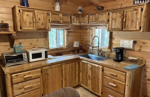Ray Cabin | New Amish built log cabin near hocking hills & tar hollow, atvs & pet friendly