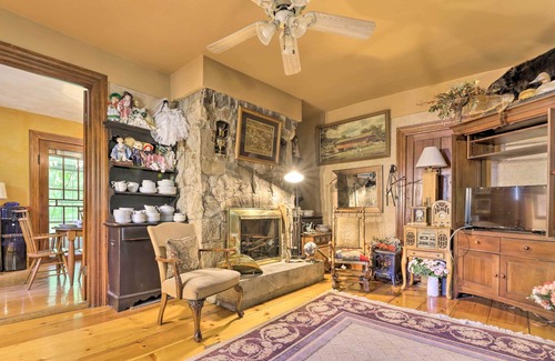 Woodstock House | NEW! Antique-Filled Home, 1/2 Mi to Woodstock Fair