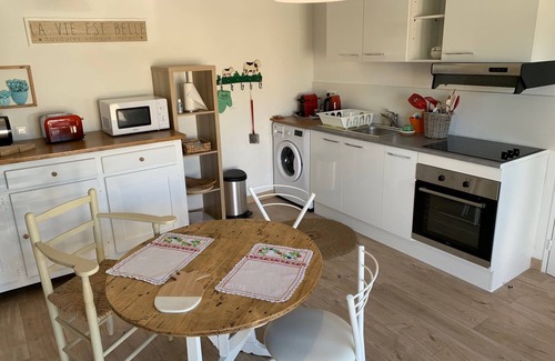 Caromb Apartment | New apartment, self-contained 2 Adults AB 2060544