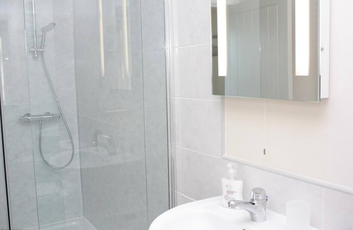 Banff Apartment | New apartment with views over the sea, beach and Banff harbour
