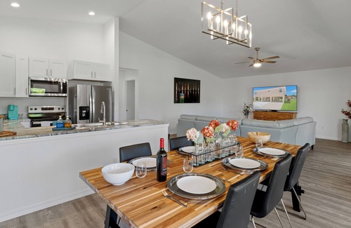 Homosassa Villa | New, August 2024! Beautiful porch, view of Marina
