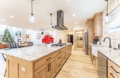 Lava Hot Springs House | New barndominium with a theater room, AC, large gourmet kitchen with views
