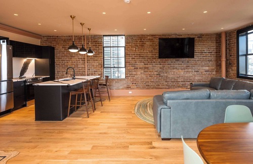 Lower Garden District Hotel | New Beautiful 4 Bed 4 Bath Chez Moi Suite with Pool