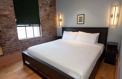 Lower Garden District Hotel | New Beautiful 4 Bed 4 Bath Chez Moi Suite with Pool