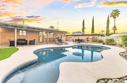 Tucson House | NEW Beautiful, Spacious Tucson OASIS 4BD/2.5BA, 11 Guests