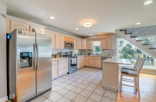 New Bern House | New Bern Home with Water View about 6 Mi to Downtown!