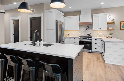 Kewadin House | New Birch Lake 4 bd / 3.5 ba lakefront home
