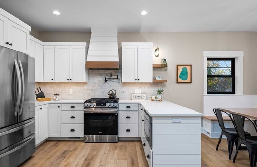 Kewadin House | New Birch Lake 4 bd / 3.5 ba lakefront home