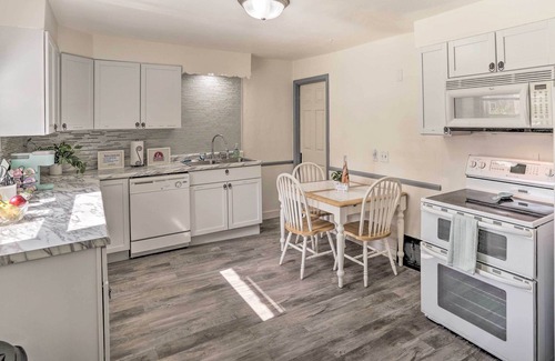 West St. Paul House | NEW! Bright St Paul Home w/ Grill, 3 Mi to Dtwn!