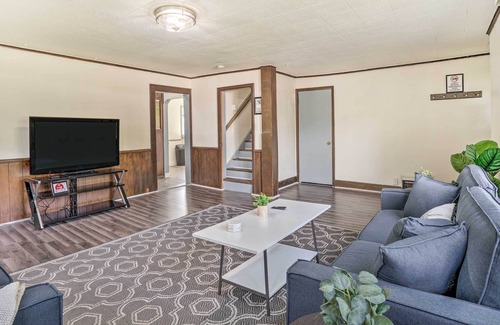West St. Paul House | NEW! Bright St Paul Home w/ Grill, 3 Mi to Dtwn!