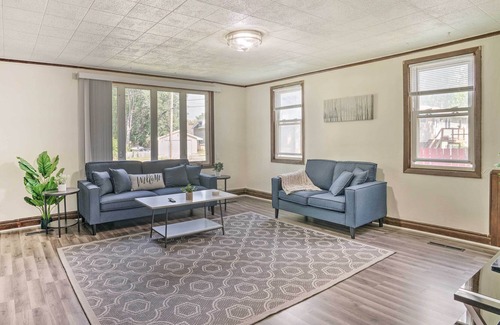 West St. Paul House | NEW! Bright St Paul Home w/ Grill, 3 Mi to Dtwn!
