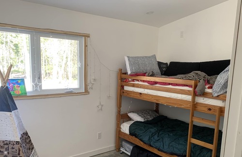 Cayamant Cottage | New build Lakefront cottage with 117 Acres
