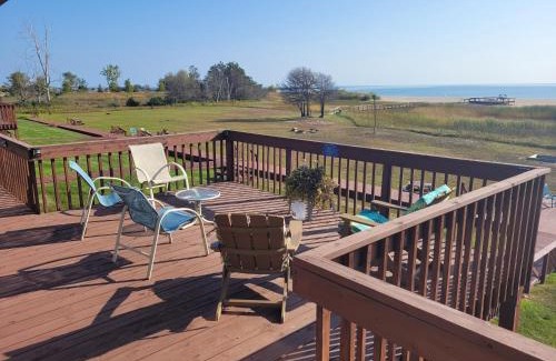 Oscoda House | New! Carpe Diem 365 - Very Cute Lakefront Condo!