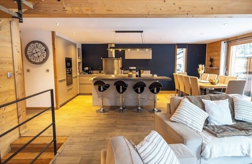 Vars Ski Chalet | New chalet, with sauna, garden, 5mns from the slopes, absolute calm.