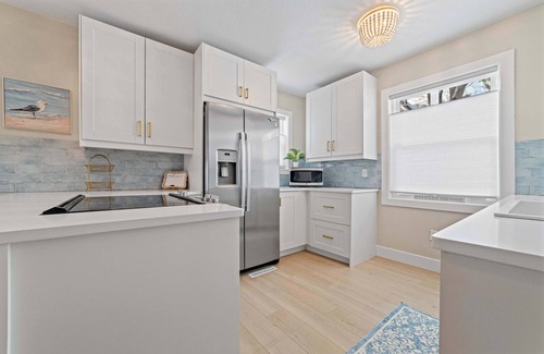 Bellaire House | New Charming 2 Bed, Pets, Walk to Downtown