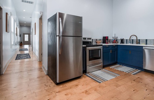 Shelby Park House | New! Charming 3BR 2 BA close to downtown!