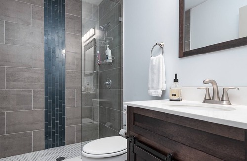 Shelby Park House | New! Charming 3BR 2 BA close to downtown!