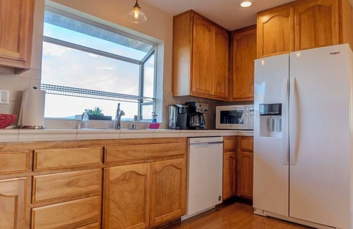 Santa Rosa House | NEW! Charming Vineyard Cottage in the heart of the Russian river wine country!