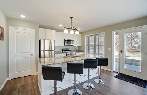 Lakeview Condo | New condo next to Indian Lake with plenty of parking and a new W/D