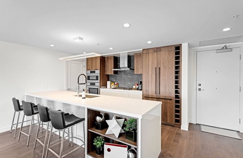 White Rock Condo | New Condo with Luxe Ocean view and King/Queen beds