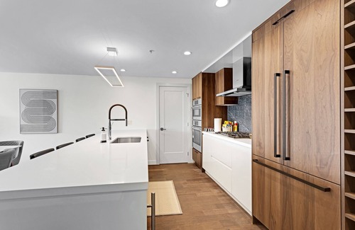White Rock Condo | New Condo with Luxe Ocean view and King/Queen beds